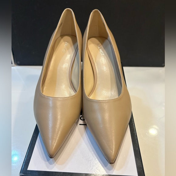 NineWest Arlene Light Tan Kitten Heel Pumps Size 12 NWOT - Picture 1 of 10